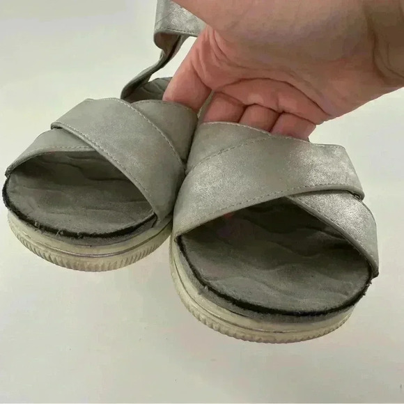 Adrienne Vittadini sandals size 6.5 Casey pewter leather walking flatforms - Picture 8 of 11